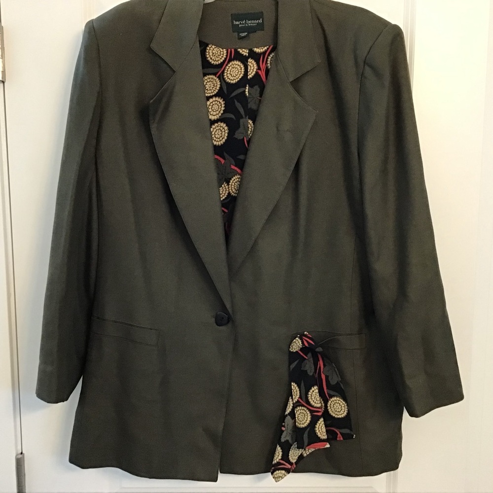 Gorgeous 3 piece business suit.